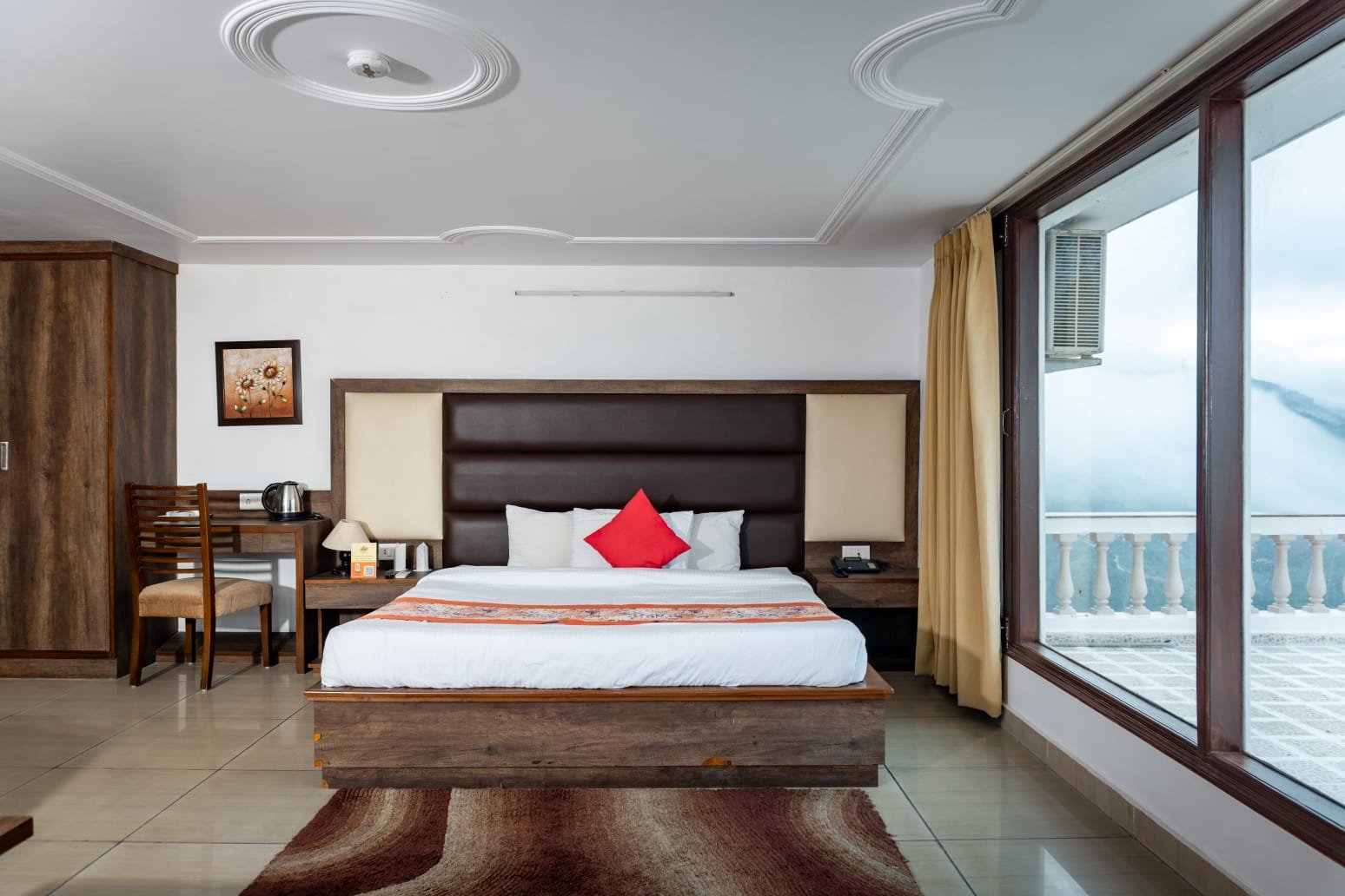 Deluxe Luxury (Mountain View)